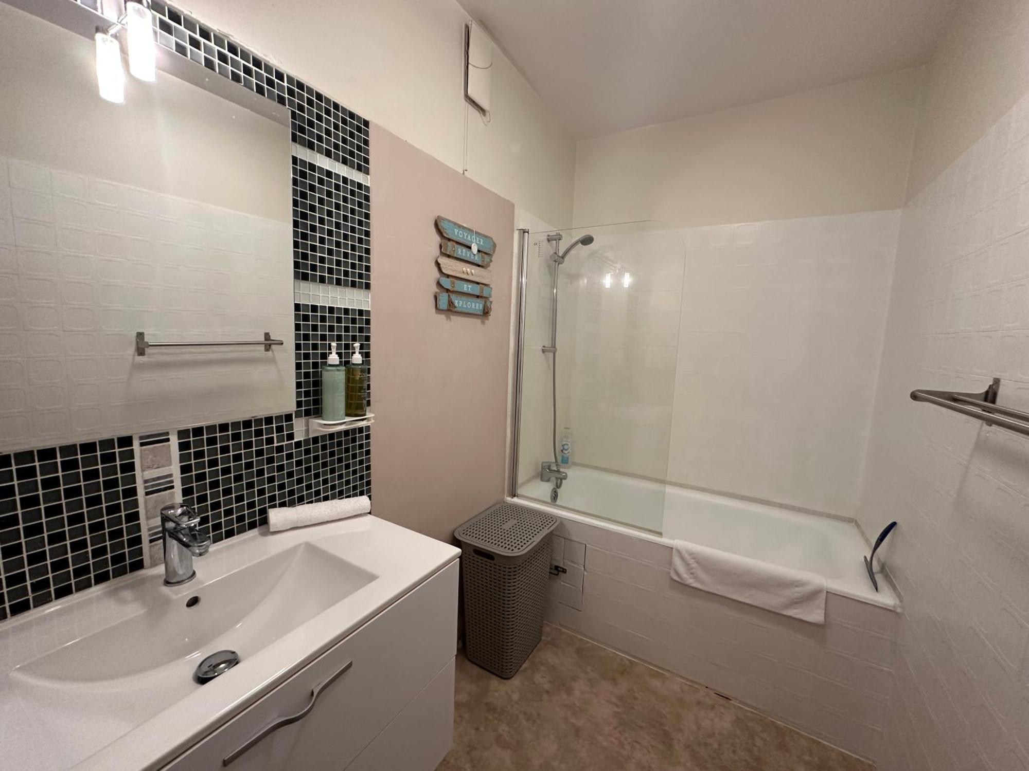 Orleans Centre Proche Gare - Appartement Fonctionnel Residence Calme Parking Prive Gratuit - Le Central Elegance Bagian luar foto
