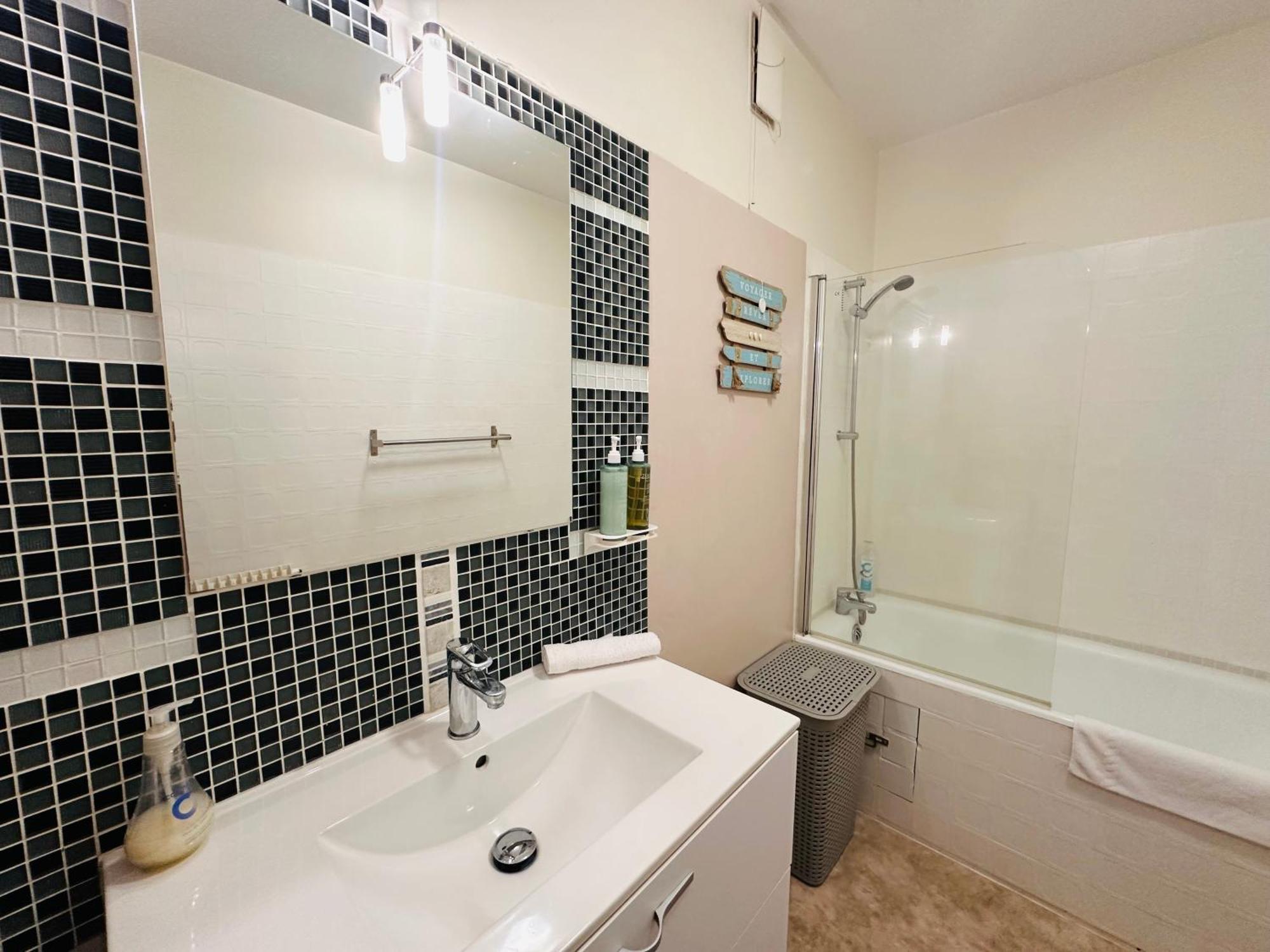 Orleans Centre Proche Gare - Appartement Fonctionnel Residence Calme Parking Prive Gratuit - Le Central Elegance Bagian luar foto
